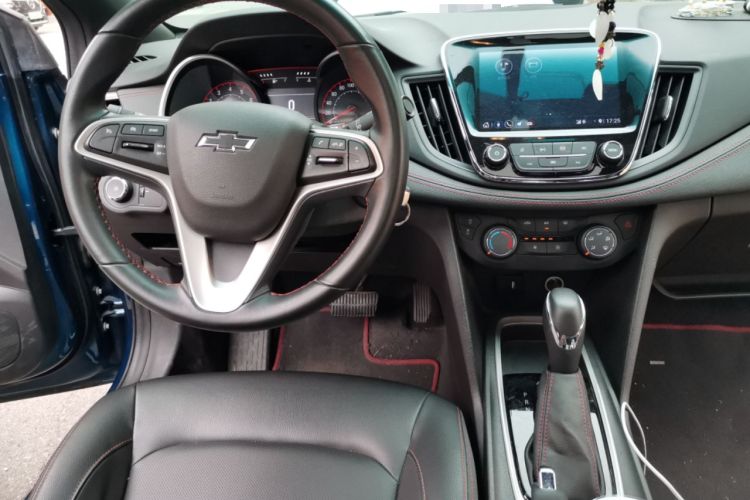 Used Chevrolet Monza 2020 Light Hybrid RS 330T Automatic Comfort Edition Center Console