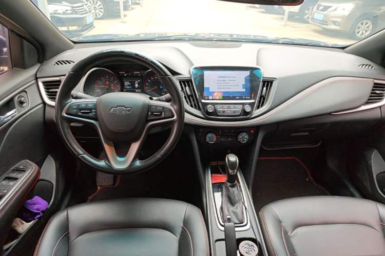 Used Chevrolet Monza 2020 Light Hybrid RS 330T Automatic Comfort Edition Center Console