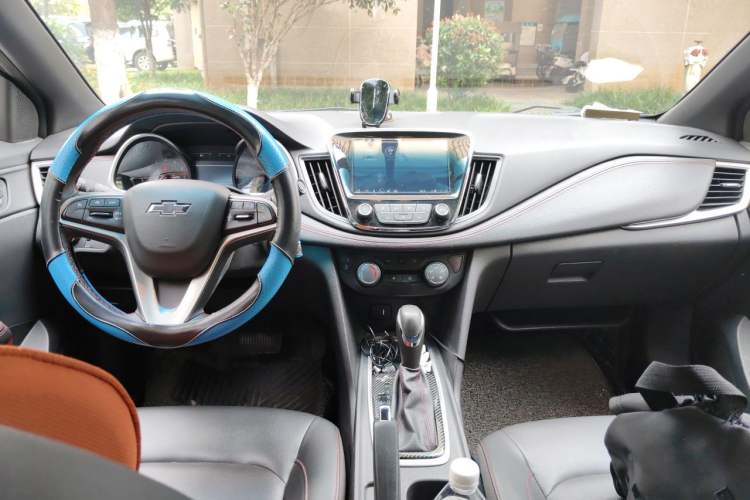 Used Chevrolet Monza 2020 Light Hybrid RS 330T Automatic Comfort Edition Center Console