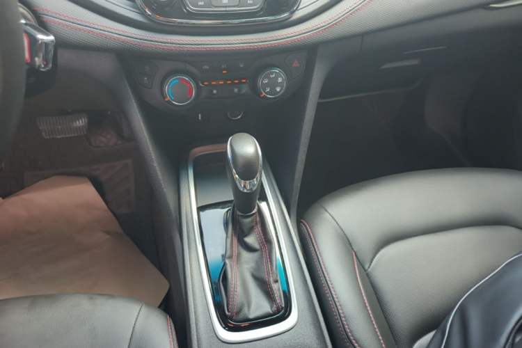 Used Chevrolet Monza 2020 Light Hybrid RS 330T Automatic Comfort Edition Gear Lever