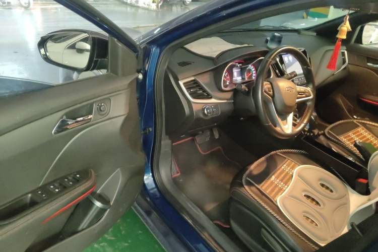 Used Chevrolet Monza 2020 Light Hybrid RS 330T Automatic Comfort Edition Interior 3