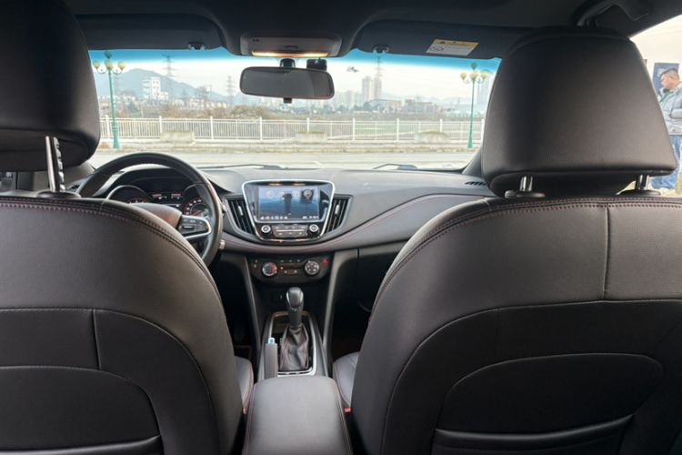 Used Chevrolet Monza 2020 Light Hybrid RS 330T Automatic Comfort Edition Interior 5