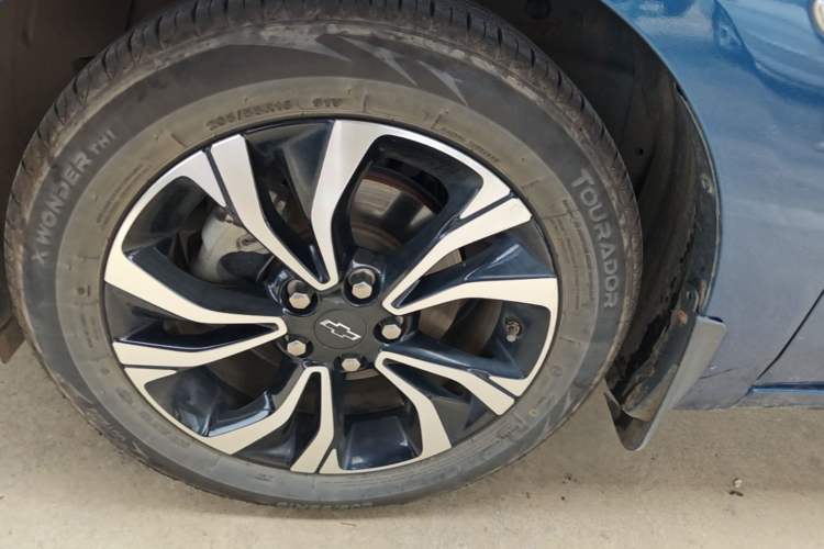 Used Chevrolet Monza 2020 Light Hybrid RS 330T Automatic Comfort Edition Left Front Wheel Hub