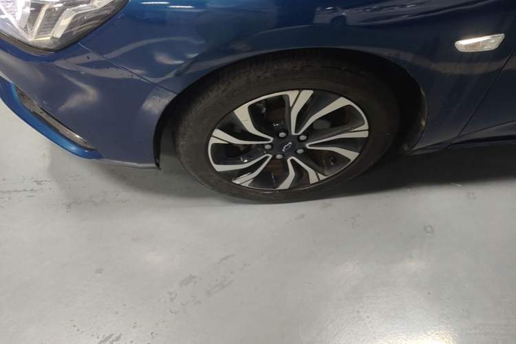 Used Chevrolet Monza 2020 Light Hybrid RS 330T Automatic Comfort Edition Left Front Wheel Hub