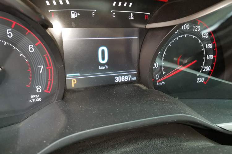 Used Chevrolet Monza 2020 Light Hybrid RS 330T Automatic Comfort Edition Odometer Close Up