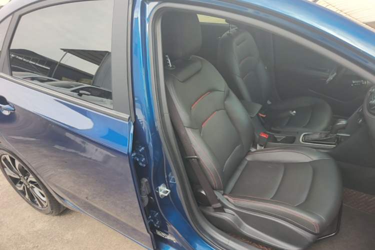 Used Chevrolet Monza 2020 Light Hybrid RS 330T Automatic Comfort Edition Right Front Seat