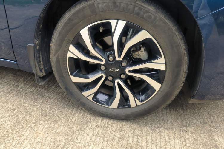 Used Chevrolet Monza 2020 Light Hybrid RS 330T Automatic Comfort Edition Right Front Wheel Hub