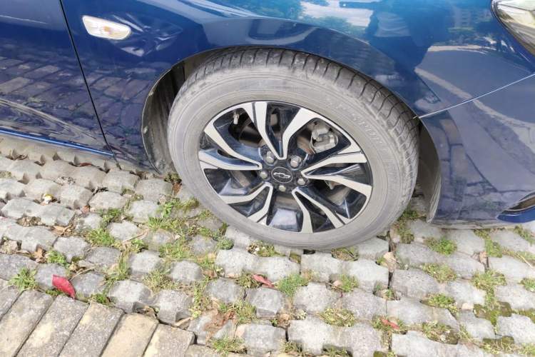 Used Chevrolet Monza 2020 Light Hybrid RS 330T Automatic Comfort Edition Right Front Wheel Hub
