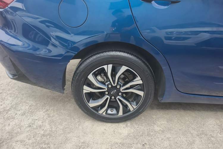 Used Chevrolet Monza 2020 Light Hybrid RS 330T Automatic Comfort Edition Right Rear Wheel Hub