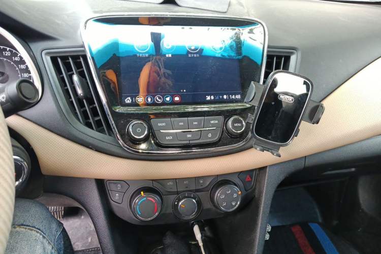 Used Chevrolet Monza 2020 320 Automatic Enjoyment Edition Audio And AC Panel