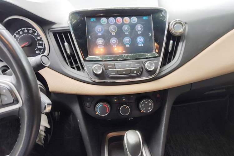Used Chevrolet Monza 2020 320 Automatic Enjoyment Edition Audio And AC Panel