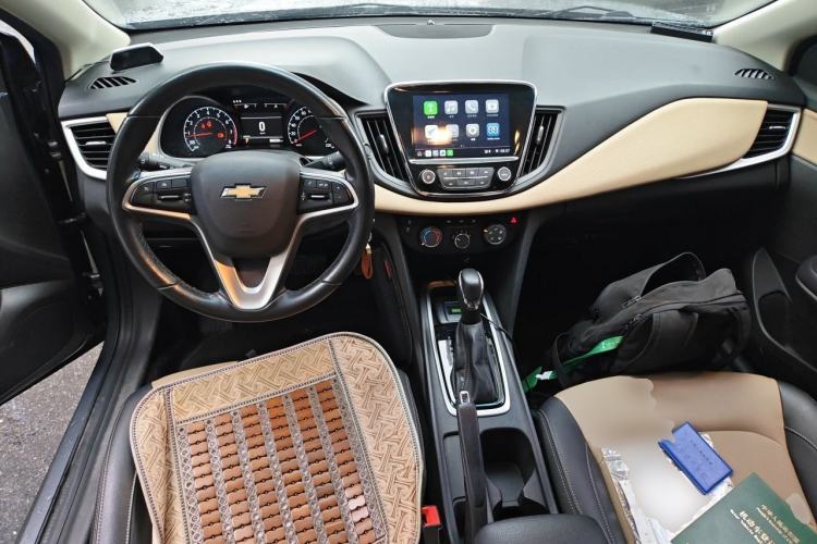 Used Chevrolet Monza 2020 320 Automatic Enjoyment Edition Center Console