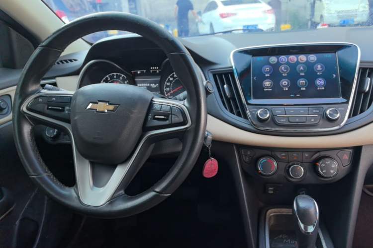 Used Chevrolet Monza 2020 320 Automatic Enjoyment Edition Center Console