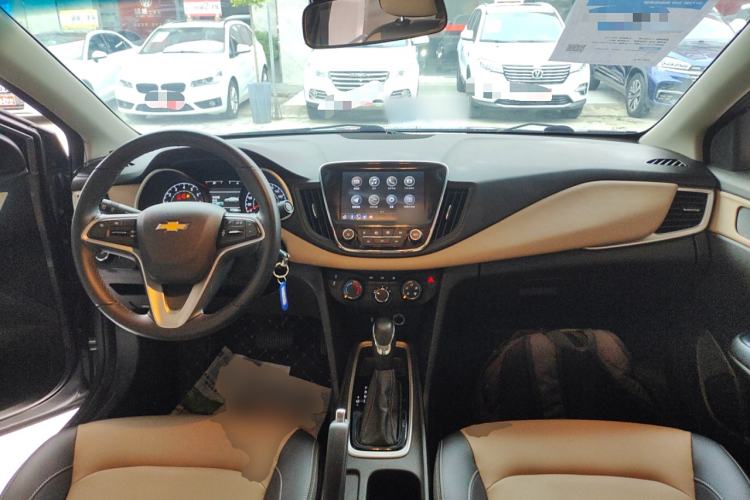 Used Chevrolet Monza 2020 320 Automatic Enjoyment Edition Center Console
