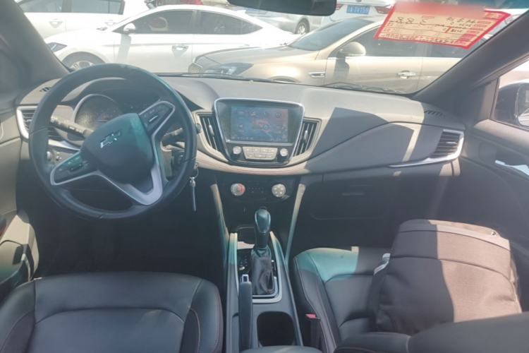 Used Chevrolet Monza 2020 Light Hybrid RS 330T Automatic Comfort Edition Center Console