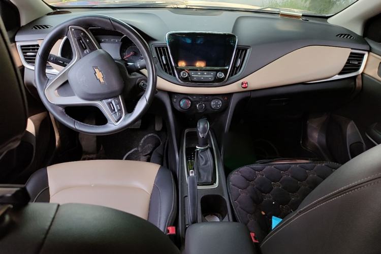 Used Chevrolet Monza 2020 320 Automatic Enjoyment Edition Center Console