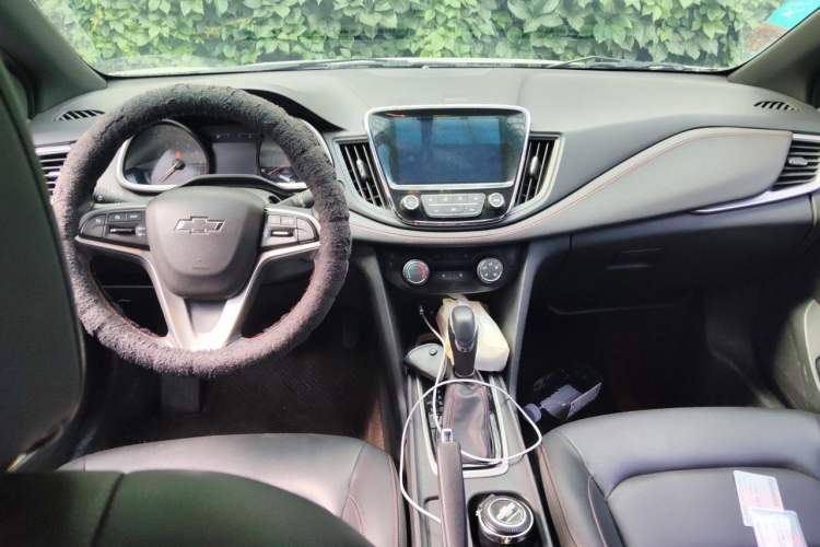Used Chevrolet Monza 2020 Light Hybrid RS 330T Automatic Comfort Edition Center Console
