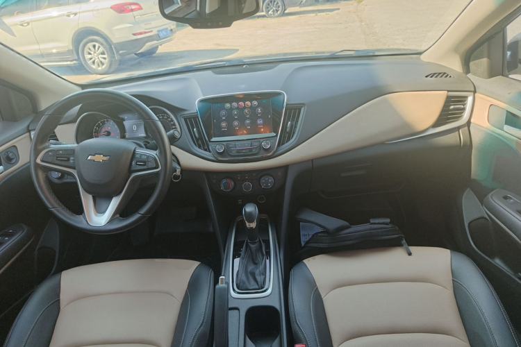 Used Chevrolet Monza 2020 320 Automatic Enjoyment Edition Center Console