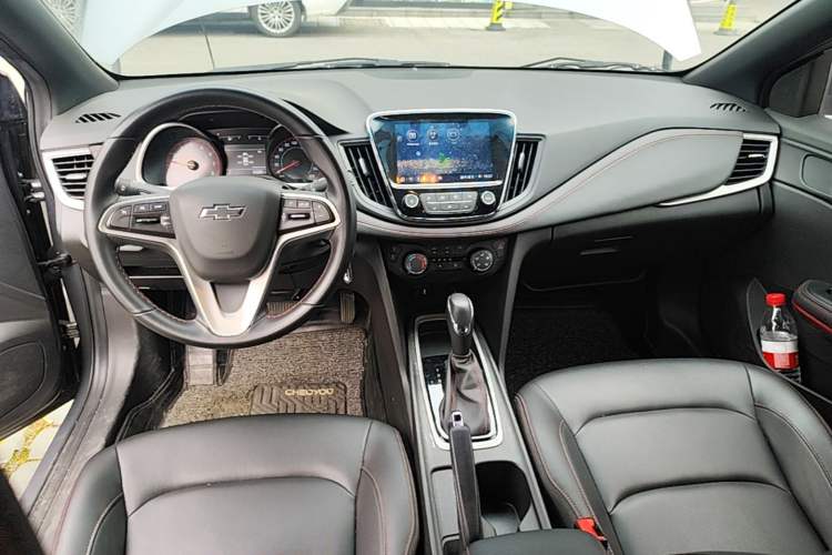 Used Chevrolet Monza 2020 Light Hybrid RS 330T Automatic Comfort Edition Center Console