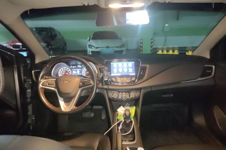 Used Chevrolet Monza 2020 Light Hybrid Redline 320T Dual-Clutch Thrilling Edition Center Console