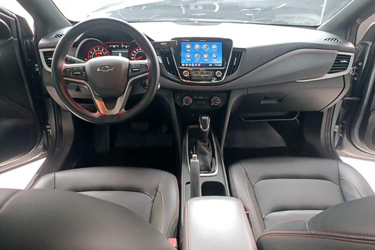 Used Chevrolet Monza 2020 Light Hybrid RS 330T Automatic Comfort Edition Center Console