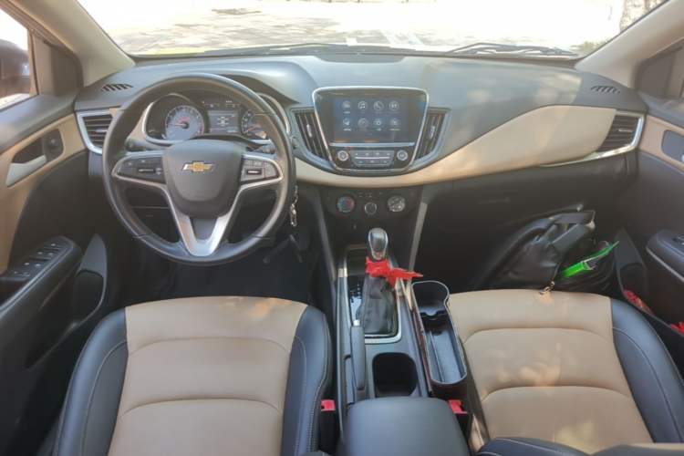 Used Chevrolet Monza 2020 320 Automatic Enjoyment Edition Center Console