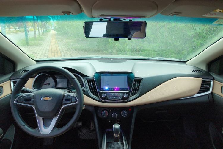 Used Chevrolet Monza 2020 320 Automatic Enjoyment Edition Center Console