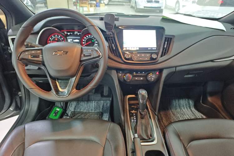Used Chevrolet Monza 2020 Light Hybrid RS 330T Automatic Comfort Edition Center Console