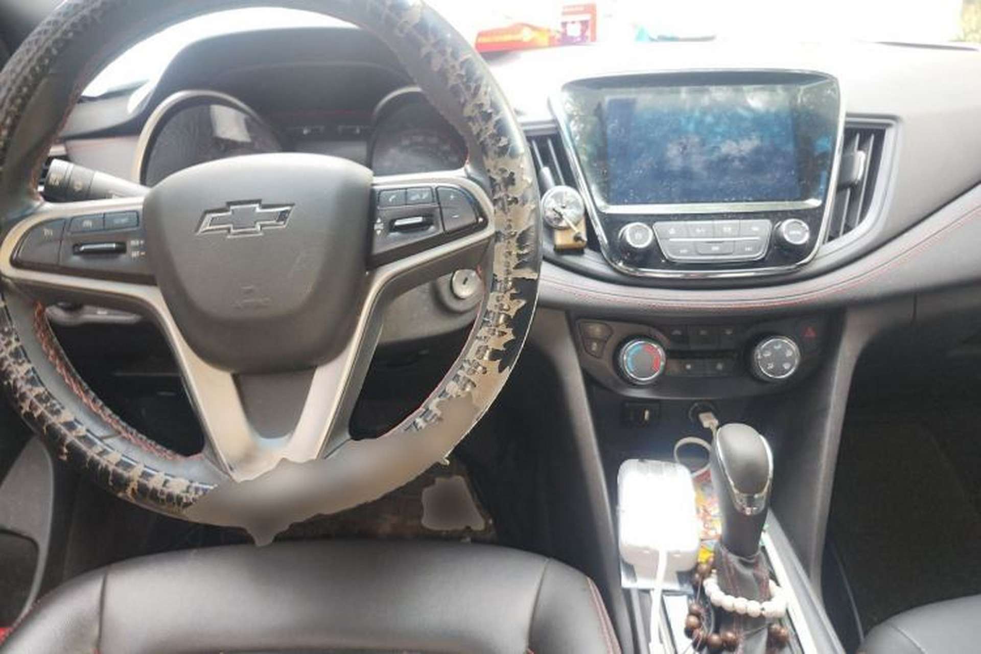 Used Chevrolet Monza 2020 Light Hybrid RS 330T Automatic Comfort Edition Center Console
