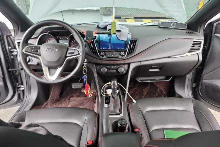 Used Chevrolet Monza 2020 Light Hybrid RS 330T Automatic Comfort Edition Center Console