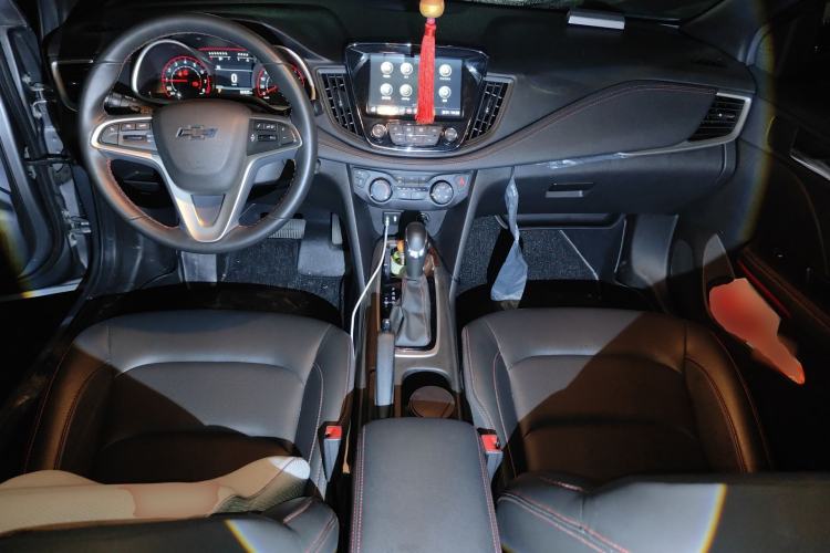 Used Chevrolet Monza 2020 Light Hybrid RS 330T Automatic Comfort Edition Center Console