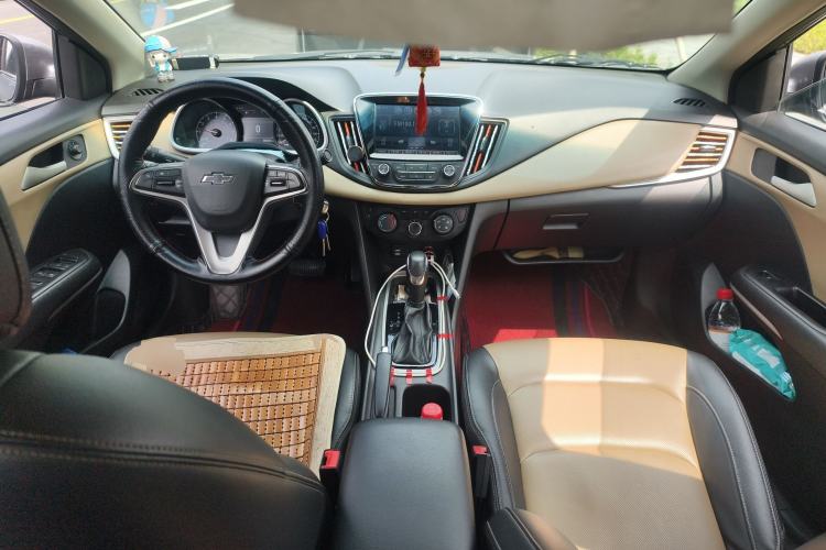 Used Chevrolet Monza 2020 320 Automatic Enjoyment Edition Center Console