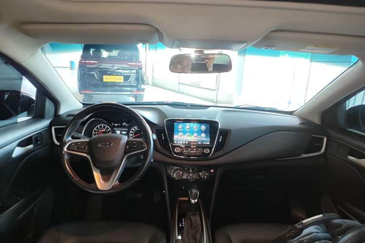 Used Chevrolet Monza 2020 Light Hybrid Redline 320T Dual-Clutch Thrilling Edition Center Console