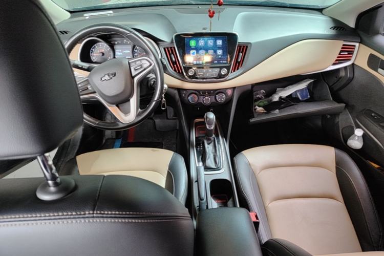 Used Chevrolet Monza 2020 320 Automatic Enjoyment Edition Center Console