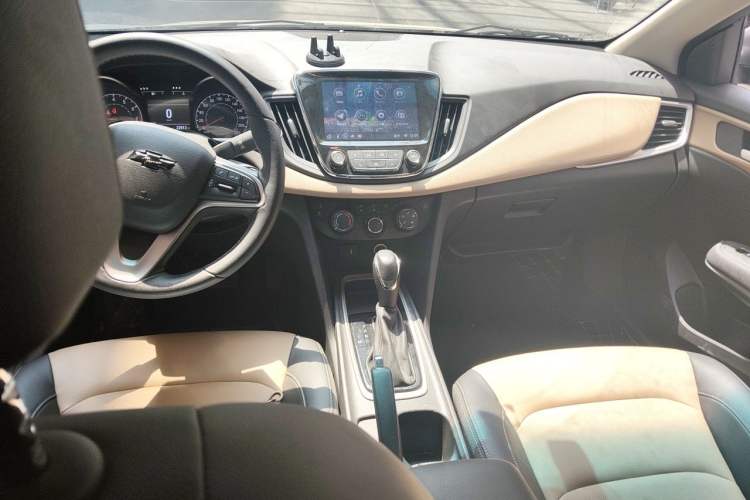 Used Chevrolet Monza 2020 320 Automatic Enjoyment Edition Center Console