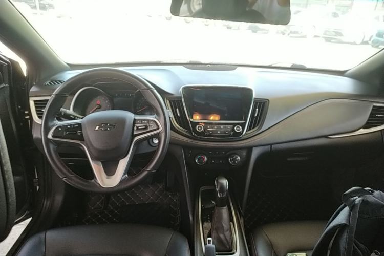 Used Chevrolet Monza 2020 Light Hybrid RS 330T Automatic Comfort Edition Center Console