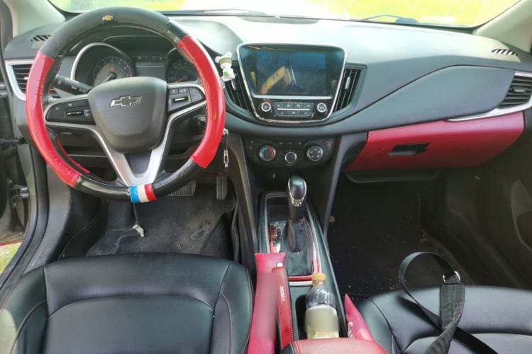 Used Chevrolet Monza 2020 Light Hybrid Redline 320T Dual-Clutch Thrilling Edition Center Console