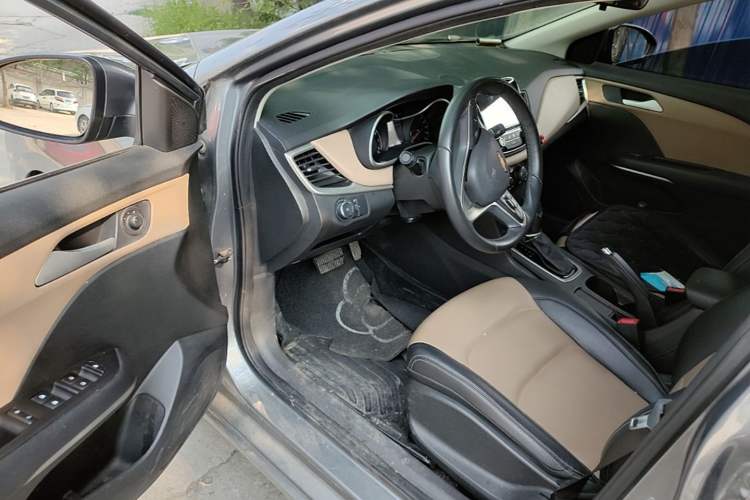 Used Chevrolet Monza 2020 320 Automatic Enjoyment Edition Driver Seat