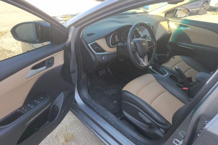 Used Chevrolet Monza 2020 320 Automatic Enjoyment Edition Driver Seat