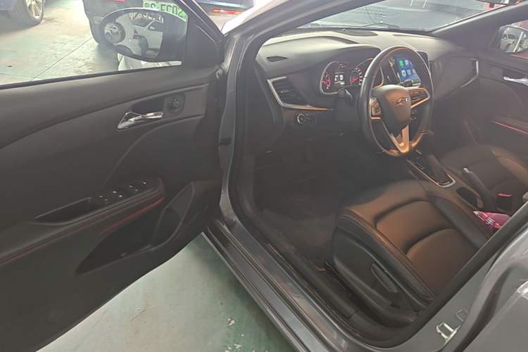 Used Chevrolet Monza 2020 Light Hybrid RS 330T Automatic Comfort Edition Driver Seat
