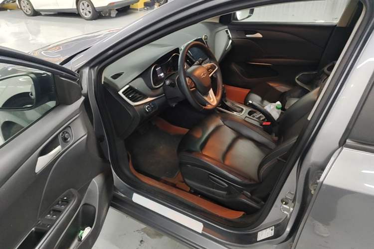 Used Chevrolet Monza 2020 Light Hybrid Redline 320T Dual-Clutch Thrilling Edition Driver Seat