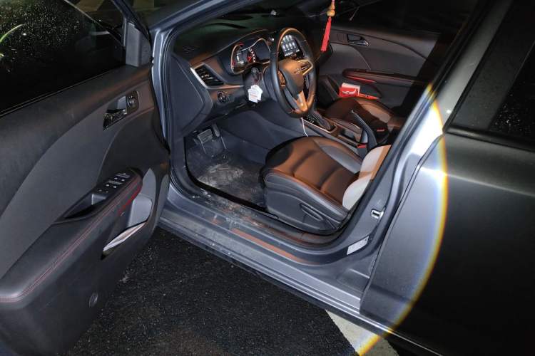 Used Chevrolet Monza 2020 Light Hybrid RS 330T Automatic Comfort Edition Driver Seat