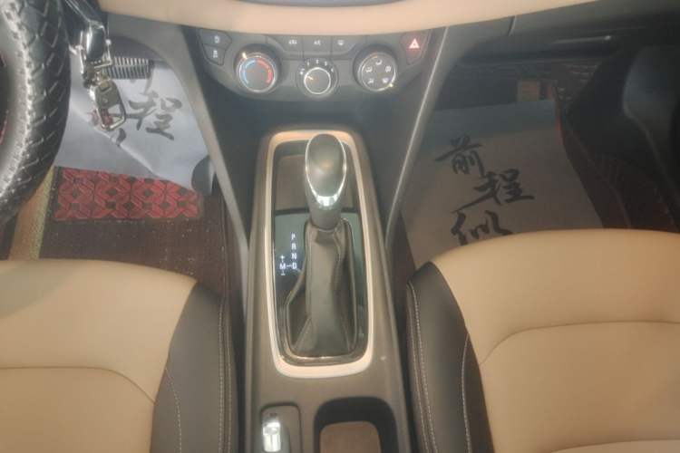 Used Chevrolet Monza 2020 320 Automatic Enjoyment Edition Gear Lever
