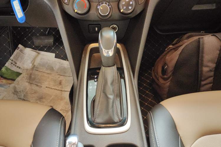 Used Chevrolet Monza 2020 320 Automatic Enjoyment Edition Gear Lever