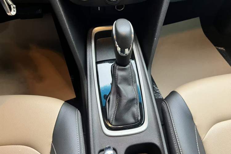 Used Chevrolet Monza 2020 320 Automatic Enjoyment Edition Gear Lever