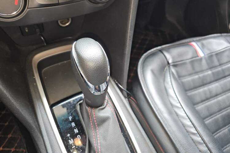 Used Chevrolet Monza 2020 Light Hybrid RS 330T Automatic Comfort Edition Gear Lever