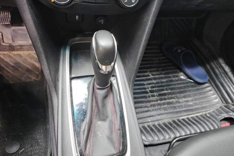 Used Chevrolet Monza 2020 Light Hybrid RS 330T Automatic Comfort Edition Gear Lever