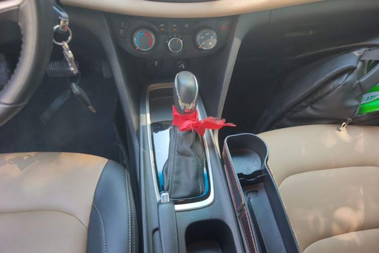 Used Chevrolet Monza 2020 320 Automatic Enjoyment Edition Gear Lever
