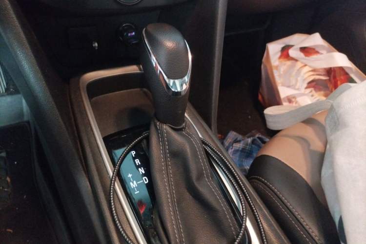 Used Chevrolet Monza 2020 320 Automatic Enjoyment Edition Gear Lever