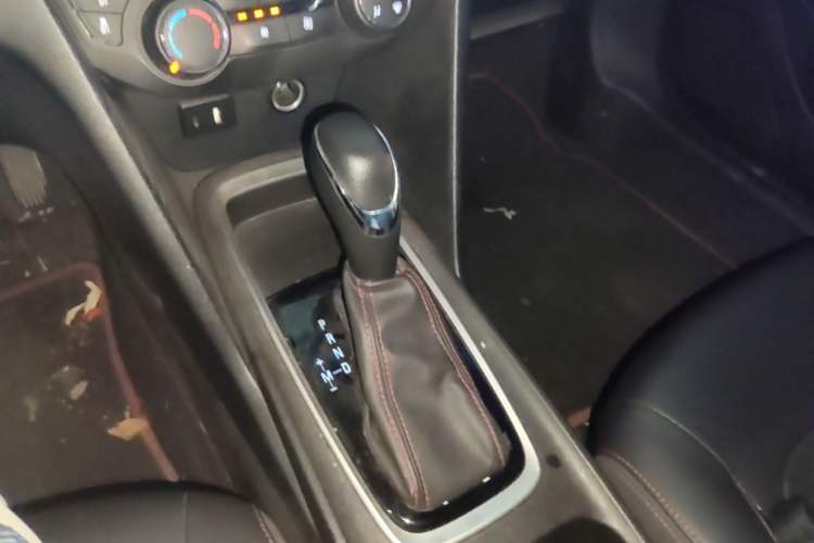 Used Chevrolet Monza 2020 Light Hybrid RS 330T Automatic Comfort Edition Gear Lever